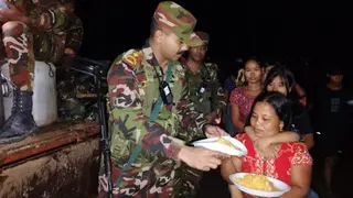 খাগড়াছড়িতে বন্যা কবলিত অসহায় মানুষের পাশে বাংলাদেশ সেনাবাহিনী